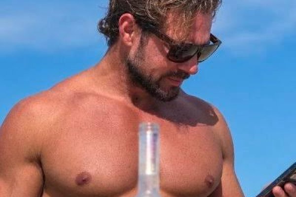 [Mensagens de Vorcaro revelam suposto esquema de tráfico sexual de estrangeiras: “tem que sobrar alguma refugiada pra mim”]