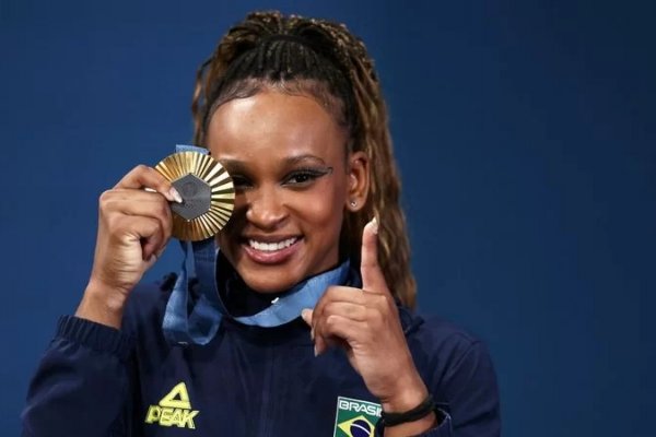 [Rebeca Andrade volta a competir no Mundial de Ginástica após três anos]