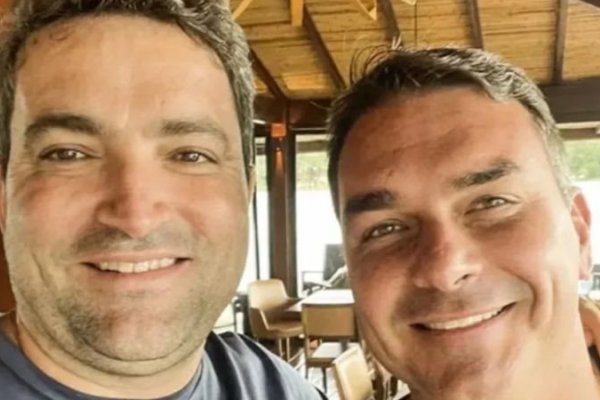 [Advogado investigado com Flávio Bolsonaro por lavagem de dinheiro movimentou R$ 5 bilhões em bets e fez apostas milionárias]