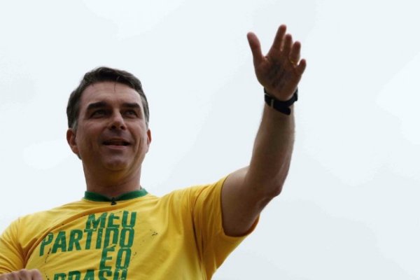 [Apoiado por Flávio Bolsonaro, projeto de lei para tirar identificação de munições é rejeitado pela ONU]