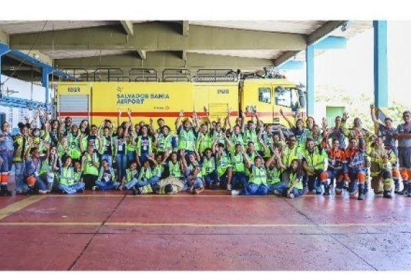 [ Salvador Bahia Airport abre as portas para 50 estudantes da rede pública e leva lições de segurança operacional à comunidade! ]