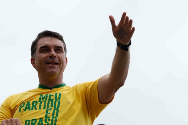[Promessa de Flávio Bolsonaro, programa foi encerrado por suspeita de lavagem de dinheiro para o PCC]