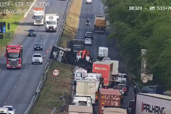 [Tombamento de carreta causa questionamento na BR-324, na Bahia ]