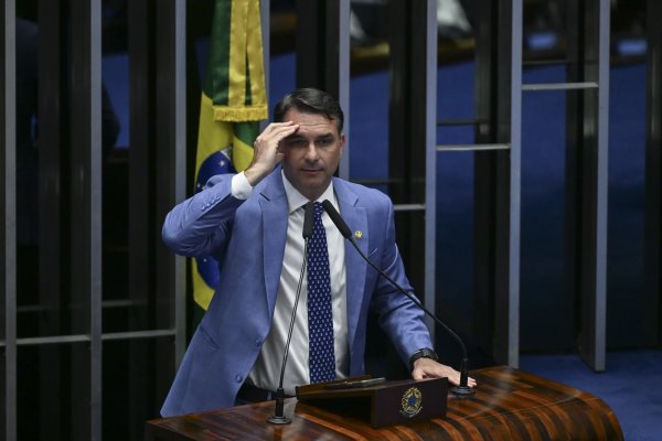 [Flávio Bolsonaro ficará sem cargo público pela 1ª vez em 24 anos]