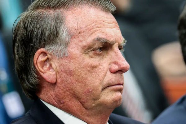 [Jair Bolsonaro reage a derrota de Flávio Bolsonaro com surpresa e preocupação]