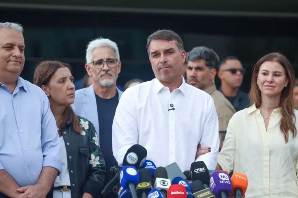 [Flávio Bolsonaro pagou R$ 11 milhões em ações de impulsionamento nas plataformas da Meta em espaço de oito dias]