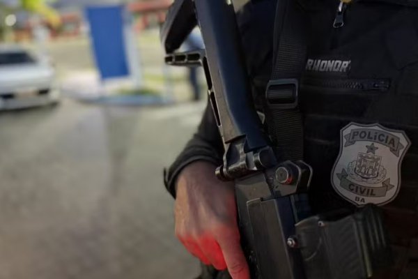 [Homem é preso em flagrante com TVs, Xbox, celulares e notebook roubados na Bahia ]