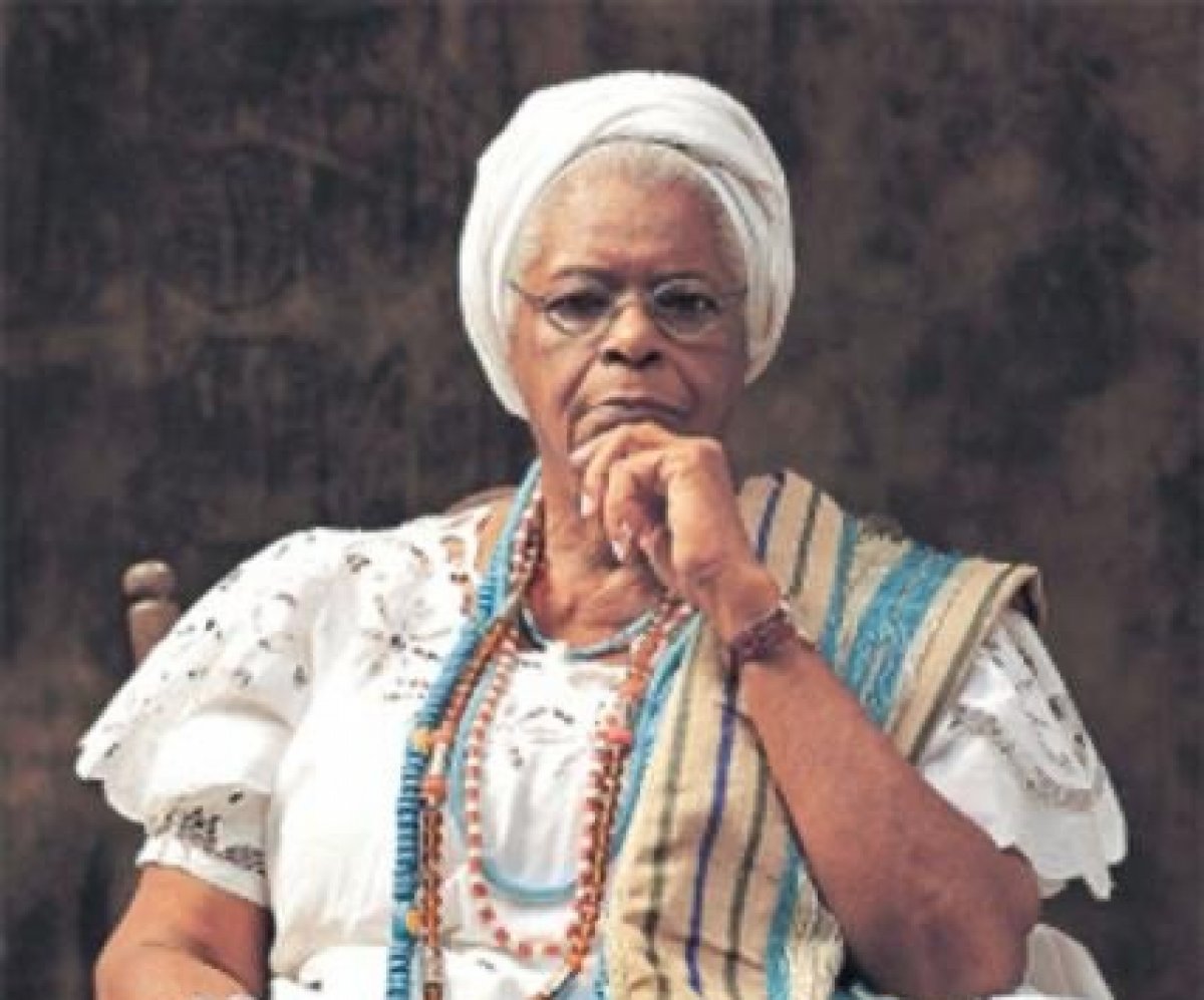 O Caçador que traz alegrias: a Inesquecível Mãe Stella de Oxossi