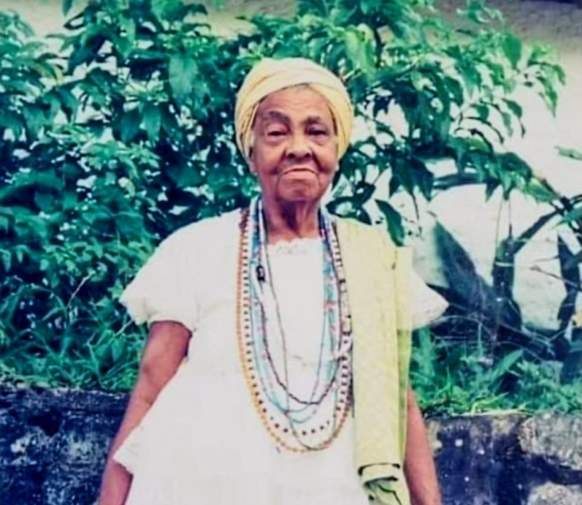 Aquele que pula com um pé, como se tivesse dois: Tia Honorina de Ossayin