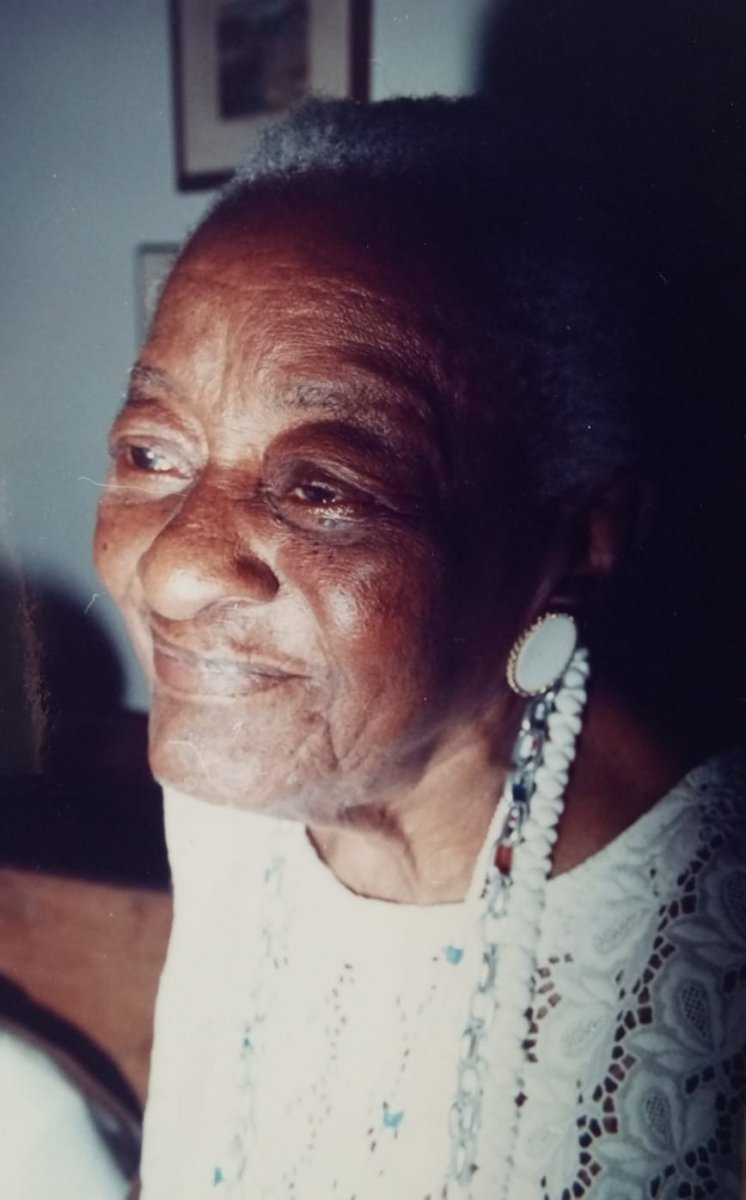 Tia Cantu: honrada por Ayrá