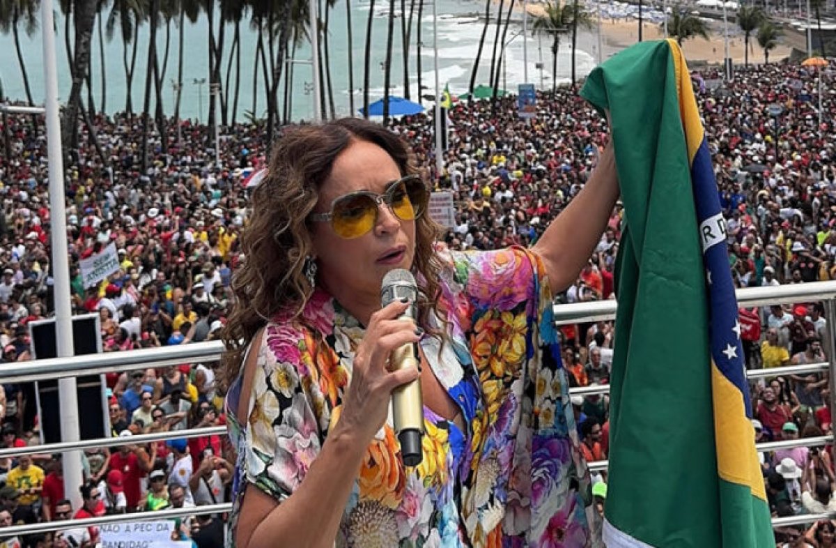 Uma se agiganta, outro se apequena