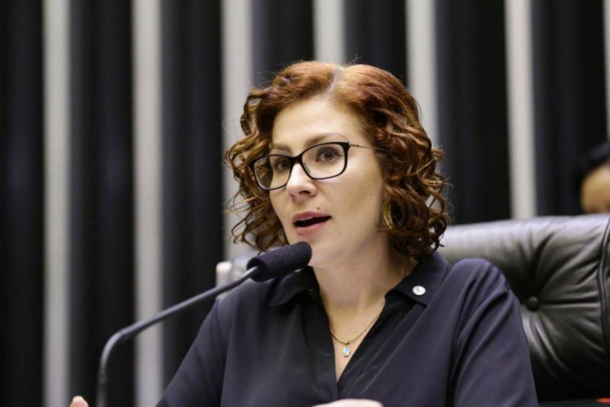 Carla Zambelli diz que uma terceira via em 2022 está 'fadada ao fracasso'