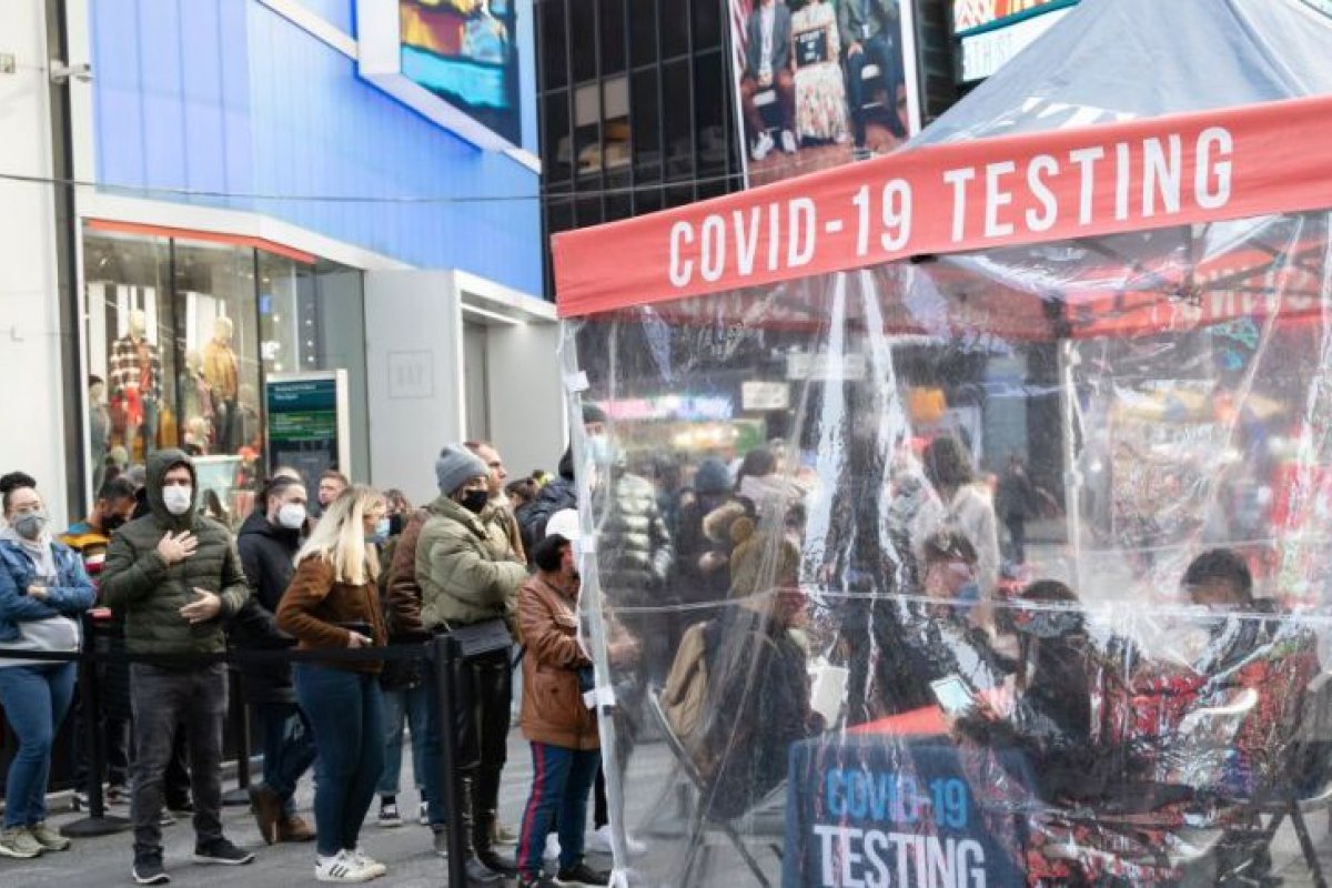 EUA bate recorde da pandemia e tem mais de 260 mil casos diários de Covid-19