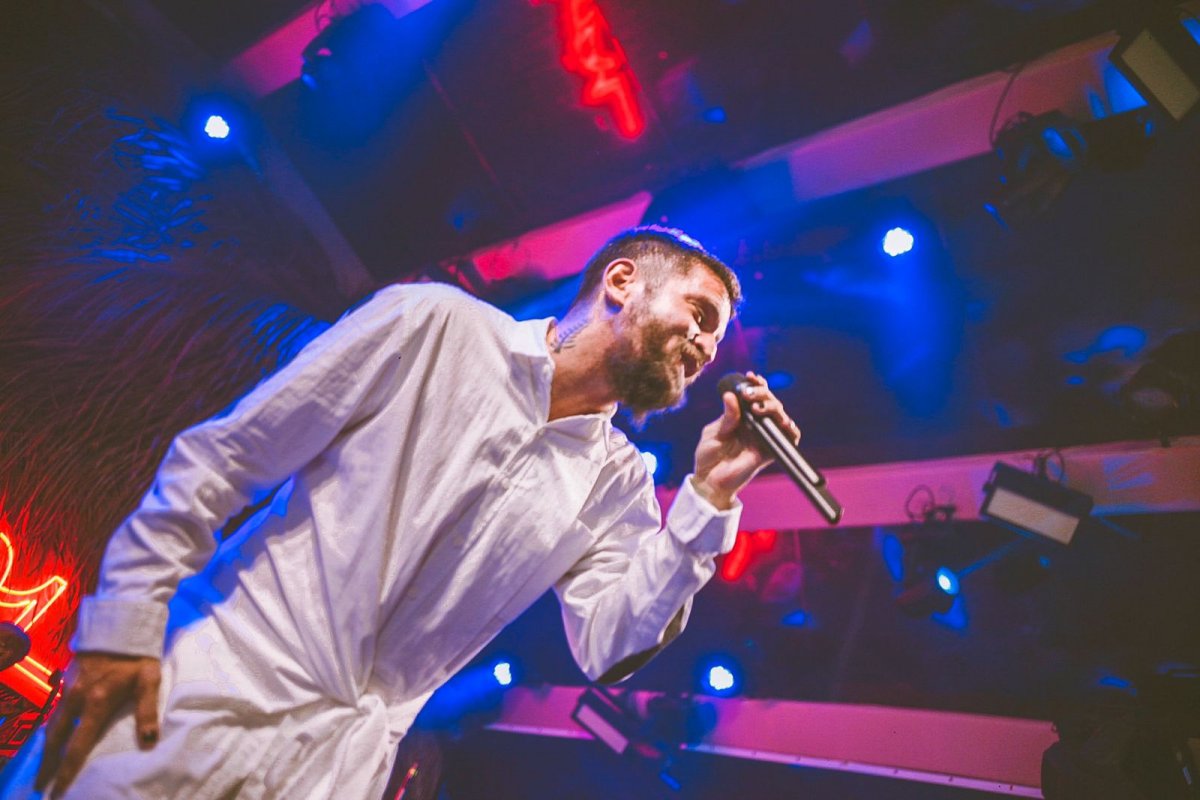 Fiuk curte show de Saulo na Praia do Patacho