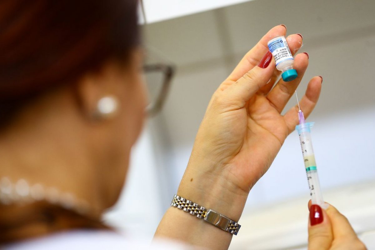 Anvisa lista 17 recomendações para vacinação de crianças contra Covid-19