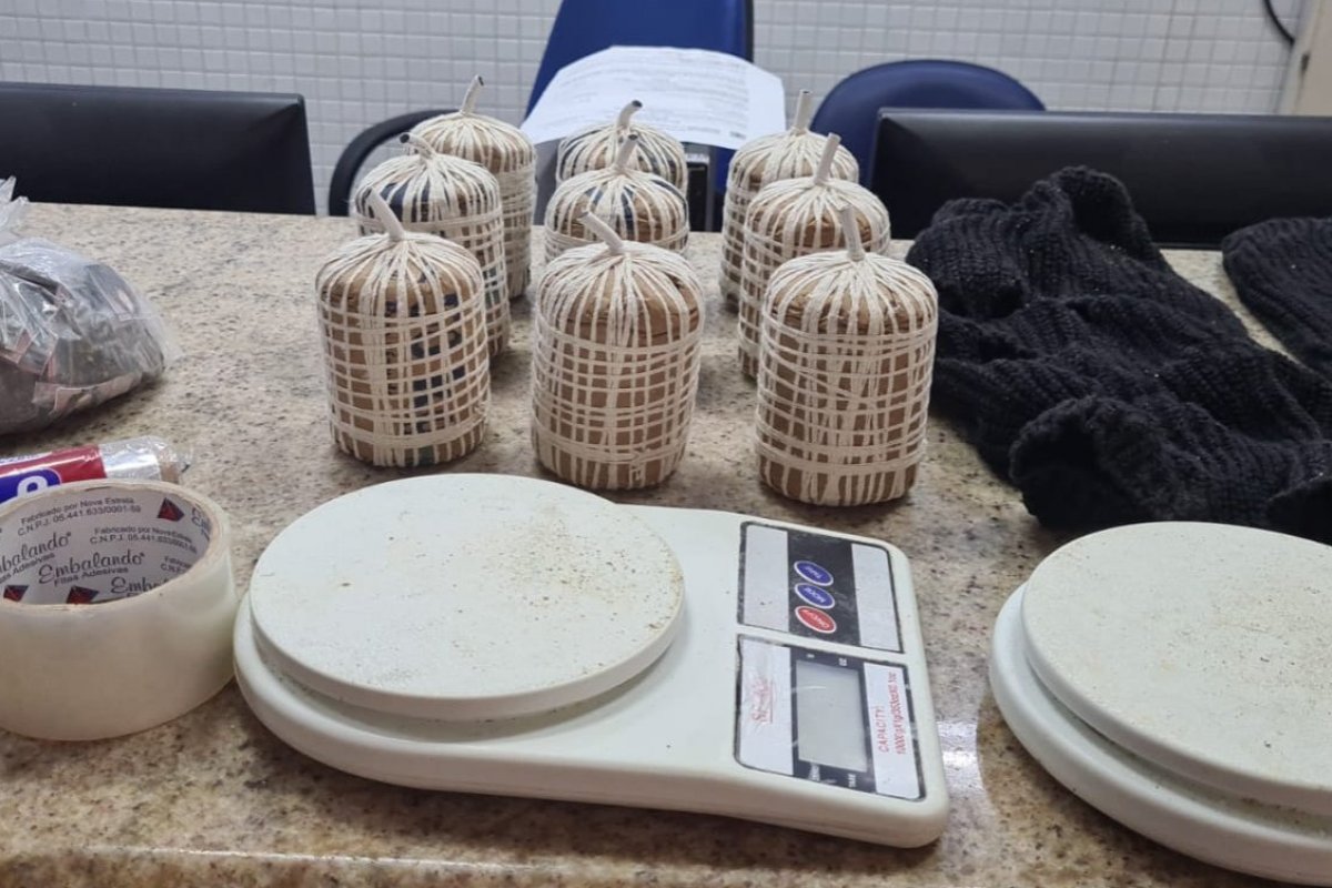 Salvador: policiais encontram granadas e drogas enterradas em casa no bairro de Pernambués