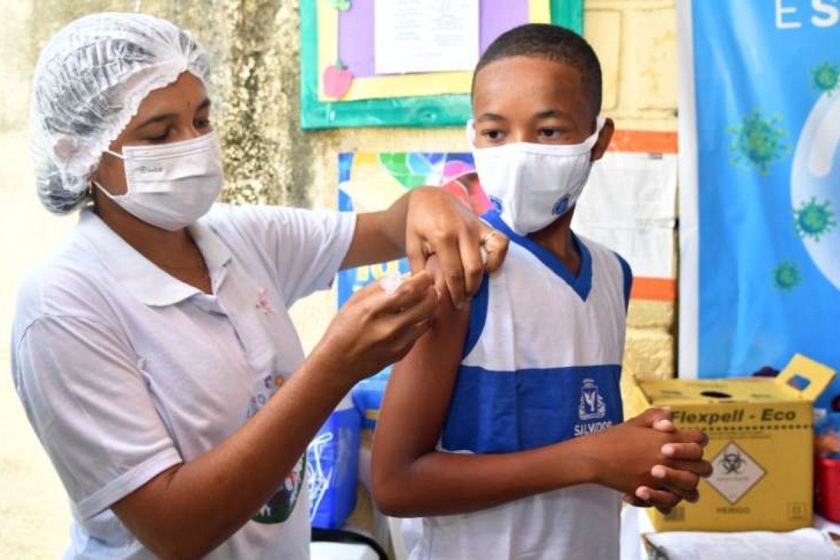 Bolsonaro fala sobre audiência pública para vacinação de crianças: "Questão bastante séria"