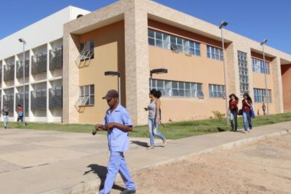 UFOB exigirá comprovante de vacina contra a Covid-19 para aulas presenciais