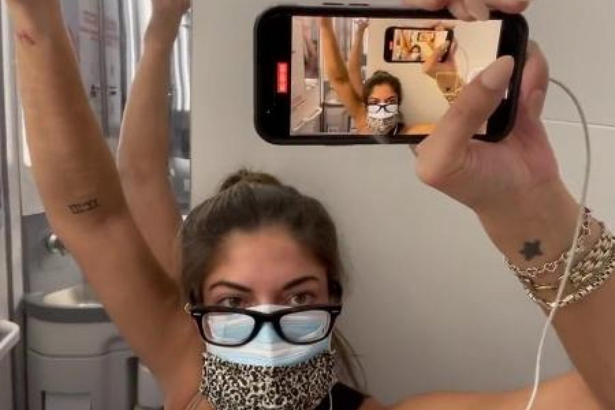 Passageira se isola em banheiro de avião após teste positivo para Covid-19