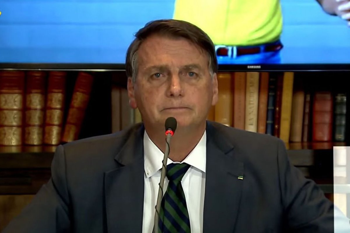 Bolsonaro afirma que é 'impossível' dialogar com o presidente da Anvisa