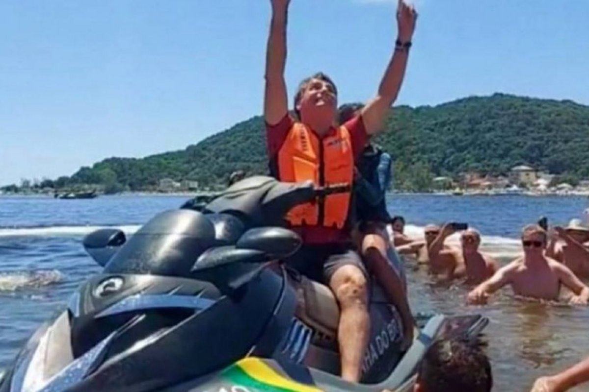 Deputado prepara requerimento para saber custo de férias de Bolsonaro em Santa Catarina