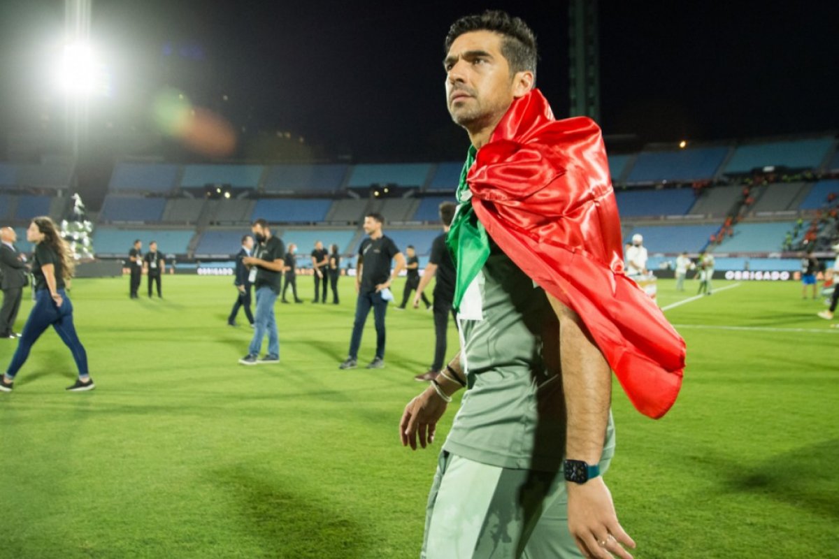 Abel Ferreira é eleito o melhor técnico das Américas