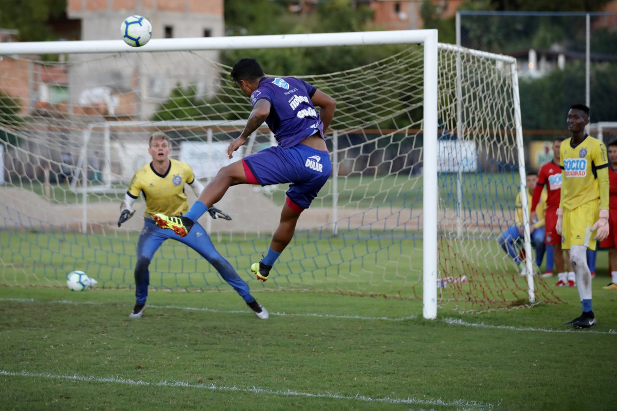 Bahia encara Grêmio em Pituaçu, de olho no G-6