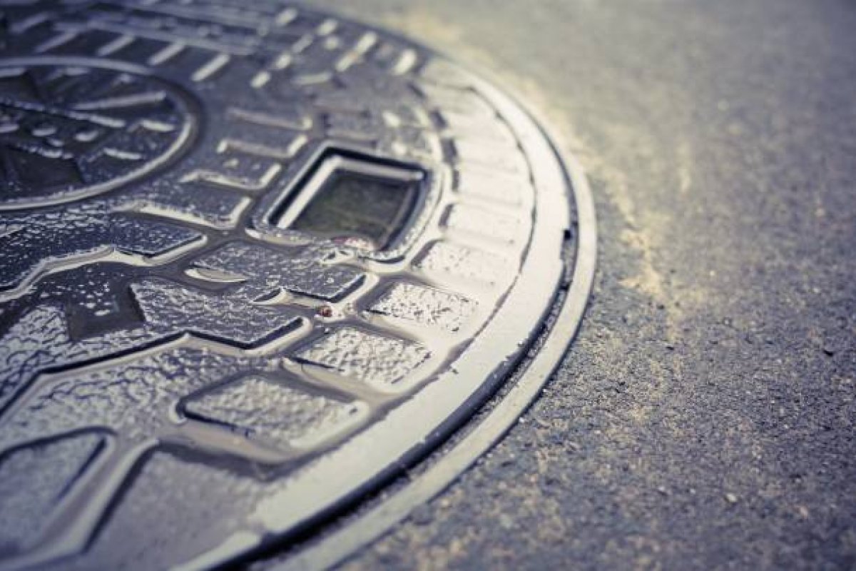 Limpeza de bueiros e caixas de sarjetas é intensificada em Salvador após temporais