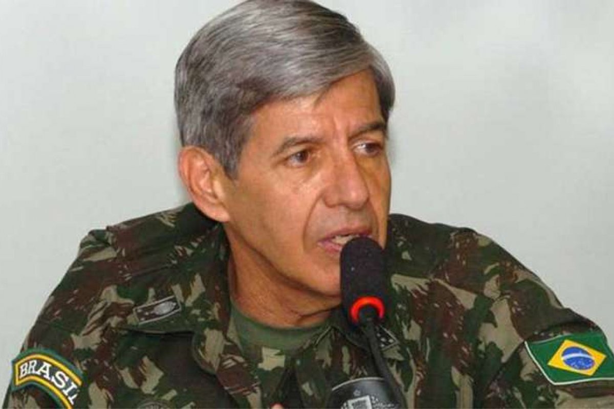 Pelas redes sociais, Augusto Heleno elogia medidos do governo Bolsonaro