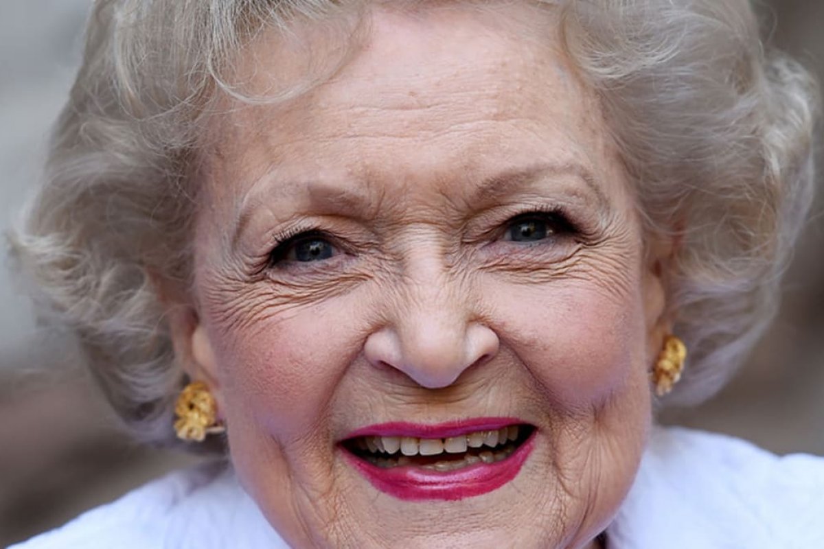 Morre Betty White aos 99 anos, atriz e comediante norte-americana
