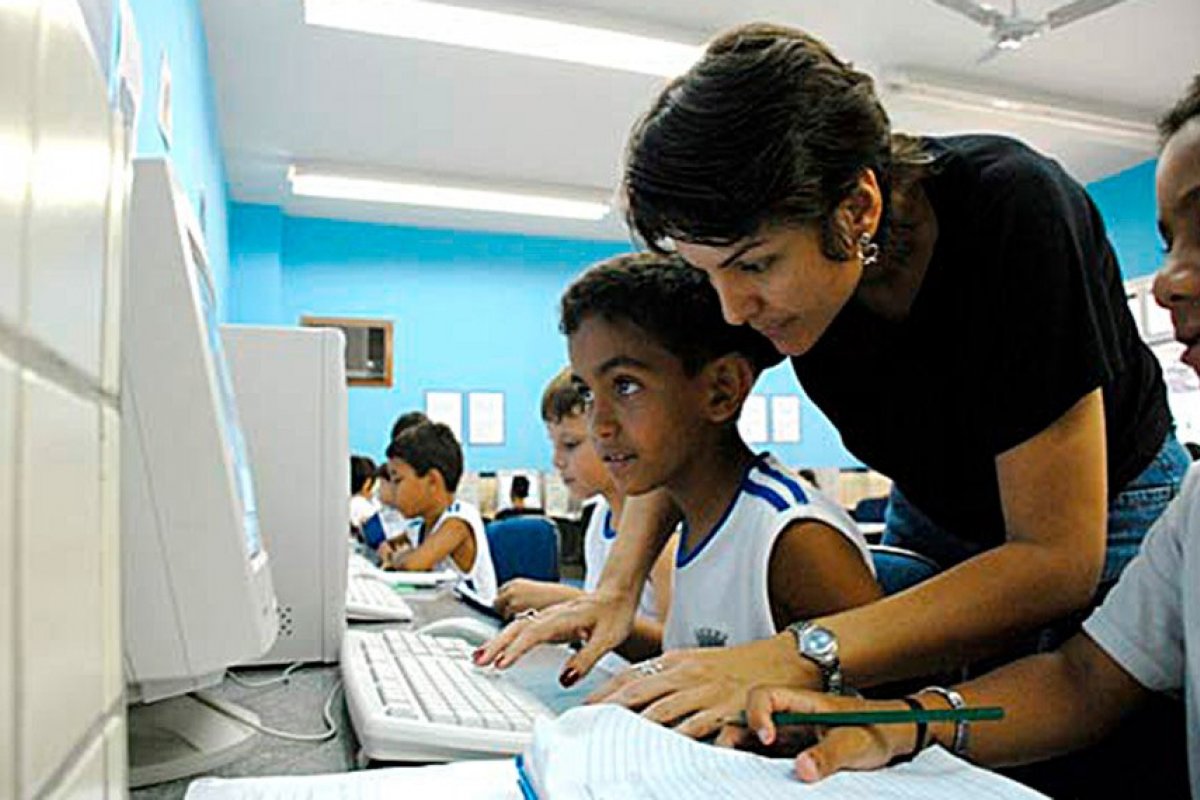 Governo Federal abre crédito extraordinário de R$ 3,5 bilhões para financiar acesso à internet em escolas públicas