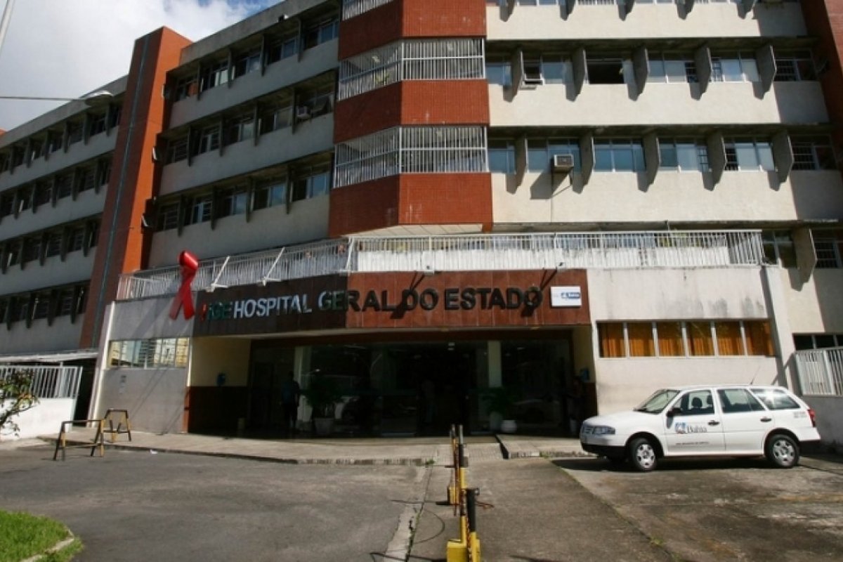 Homem e mulher são esfaqueados na orla de Amaralina, antes da virada do ano