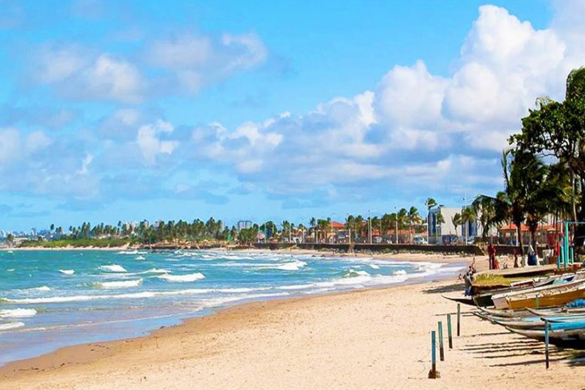 Homem é encontrado morto em praia de Itapuã