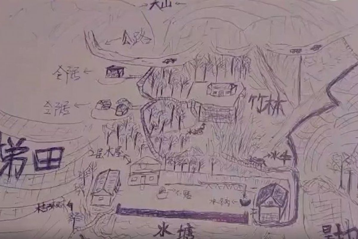 Homem raptado na infância reencontra mãe após desenhar de memória mapa de vila