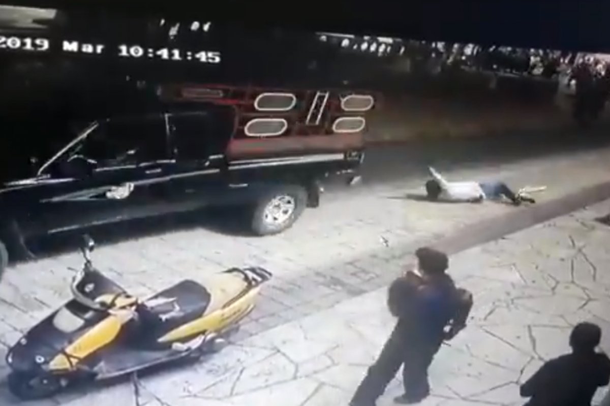 Moradores de cidade no México sequestram e arrastam prefeito da cidade por caminhonete