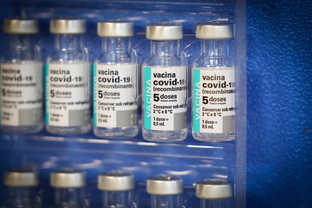 Países ricos doaram menos de 20% das doses de vacinas contra Covid-19 prometidas à OMS