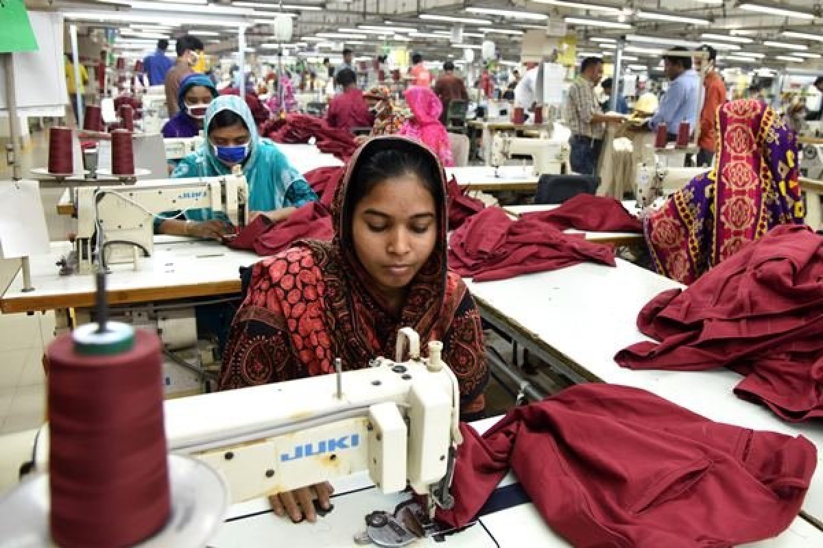 Fábricas da C&A e Zara se recusam a pagar salário mínimo desde 2020, afirma estudo