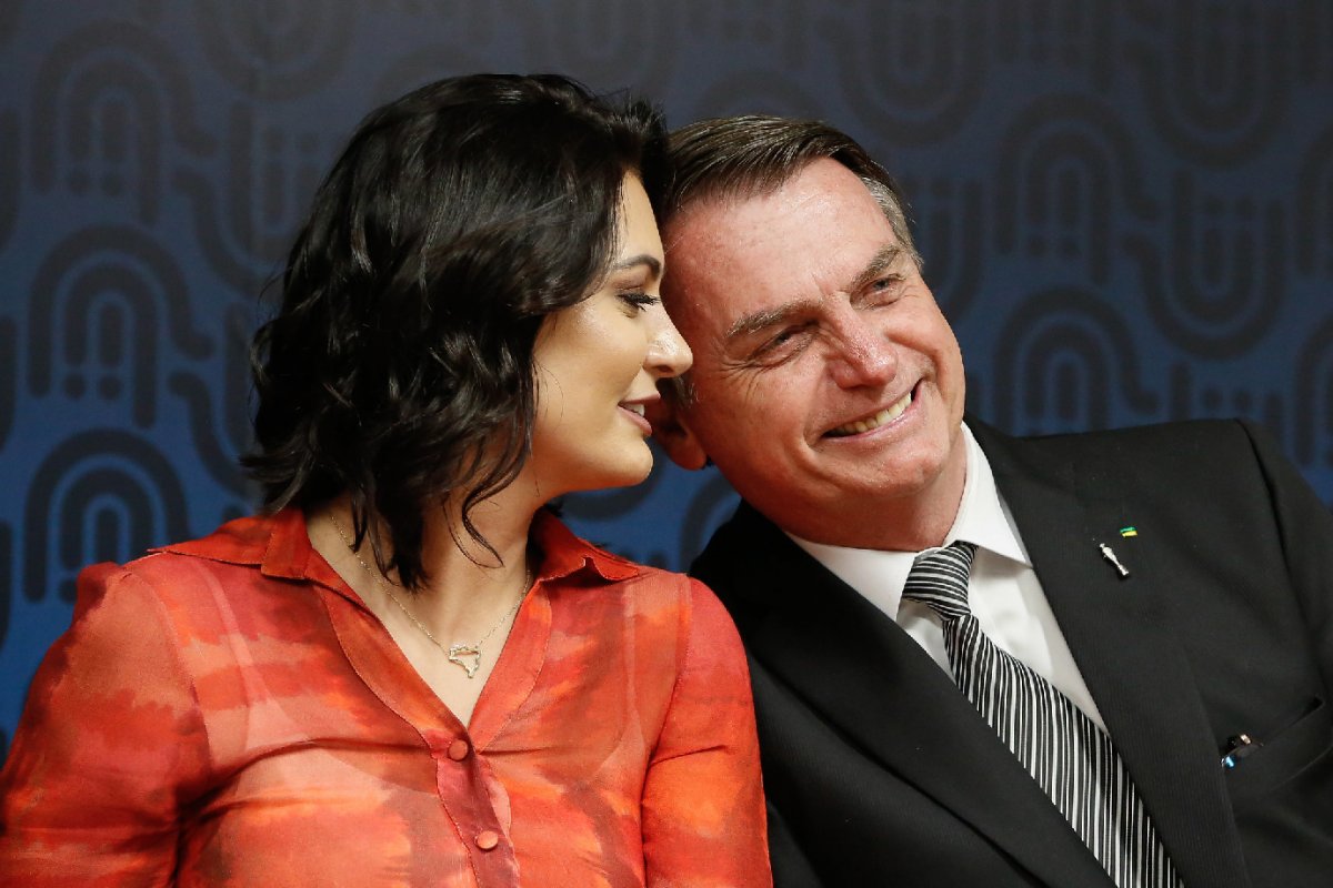Michelle Bolsonaro diz que facada no marido gerou 'sequela para o resto da vida'