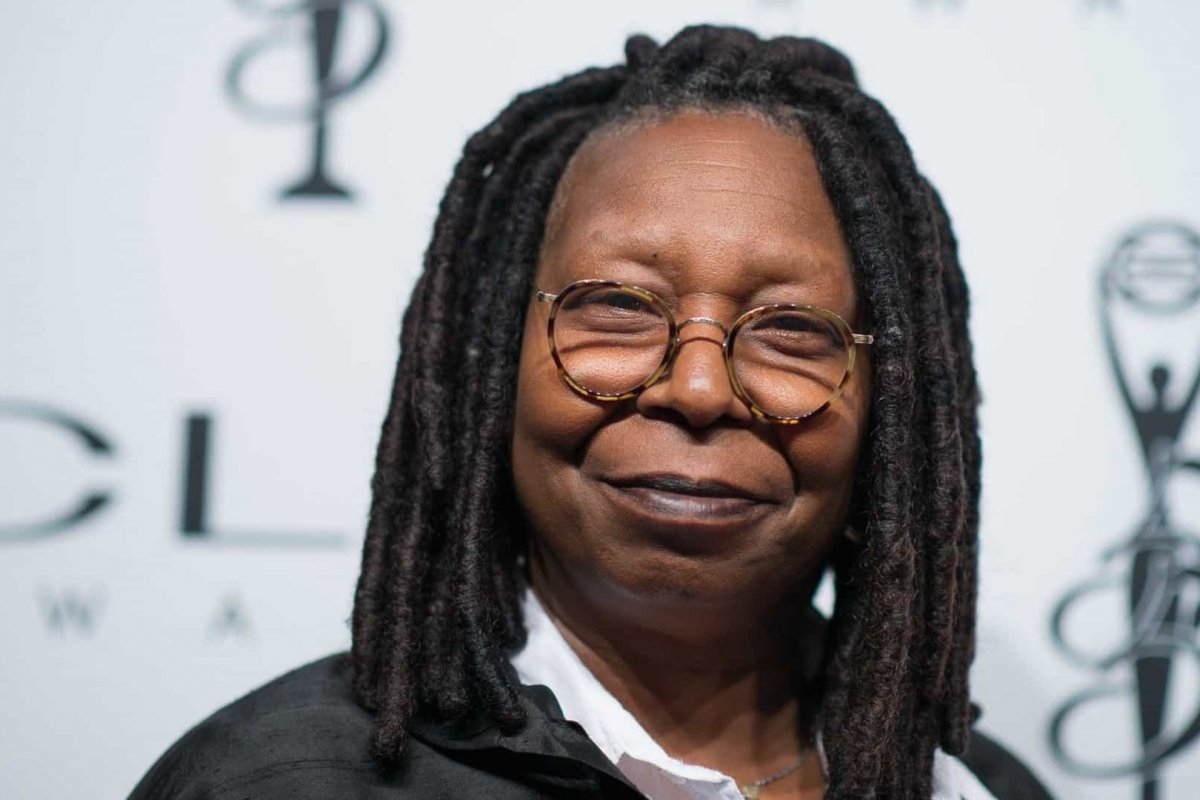 Atriz Whoopi Goldberg testa positivo para Covid-19