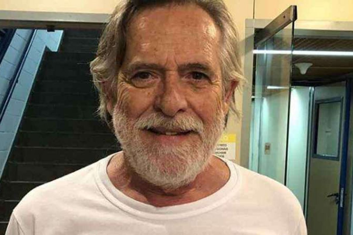 José de Abreu afirma sentir 'prazer' ao saber que Bolsonaro está mal