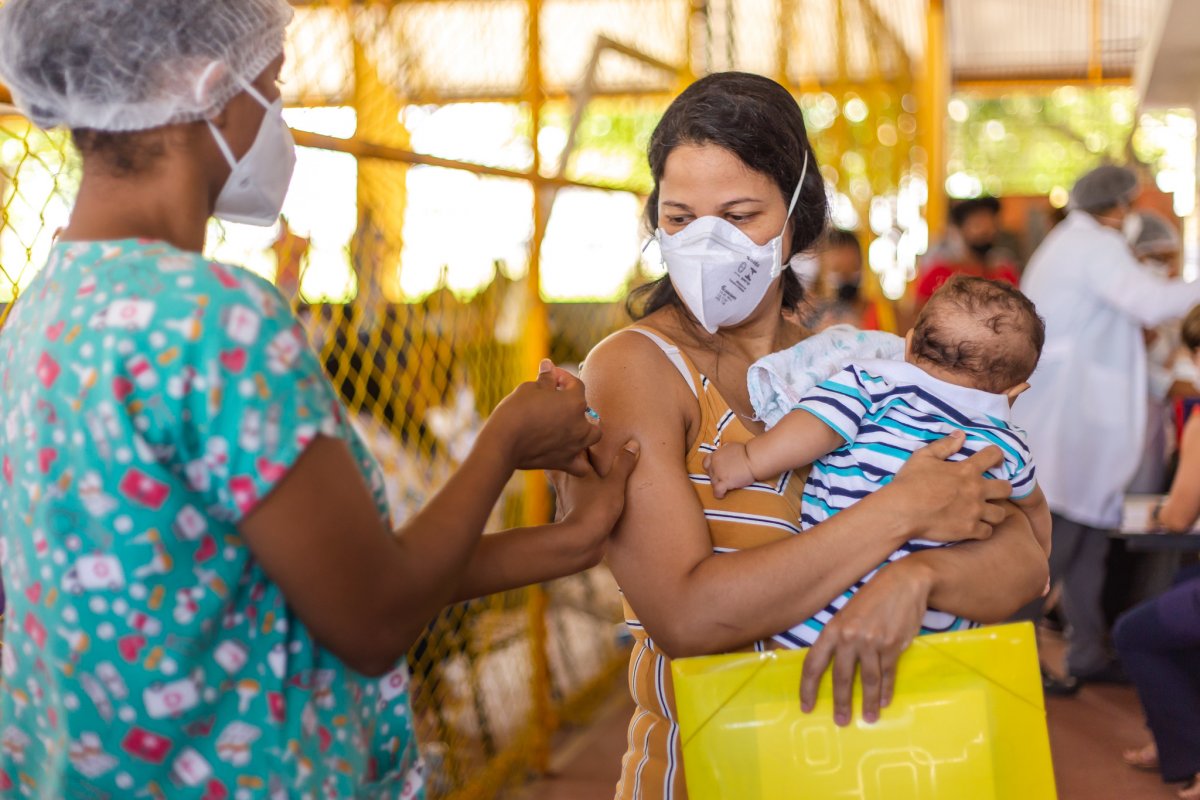 Salvador aplica 3ª dose em gestantes e puérperas nesta terça-feira (04)