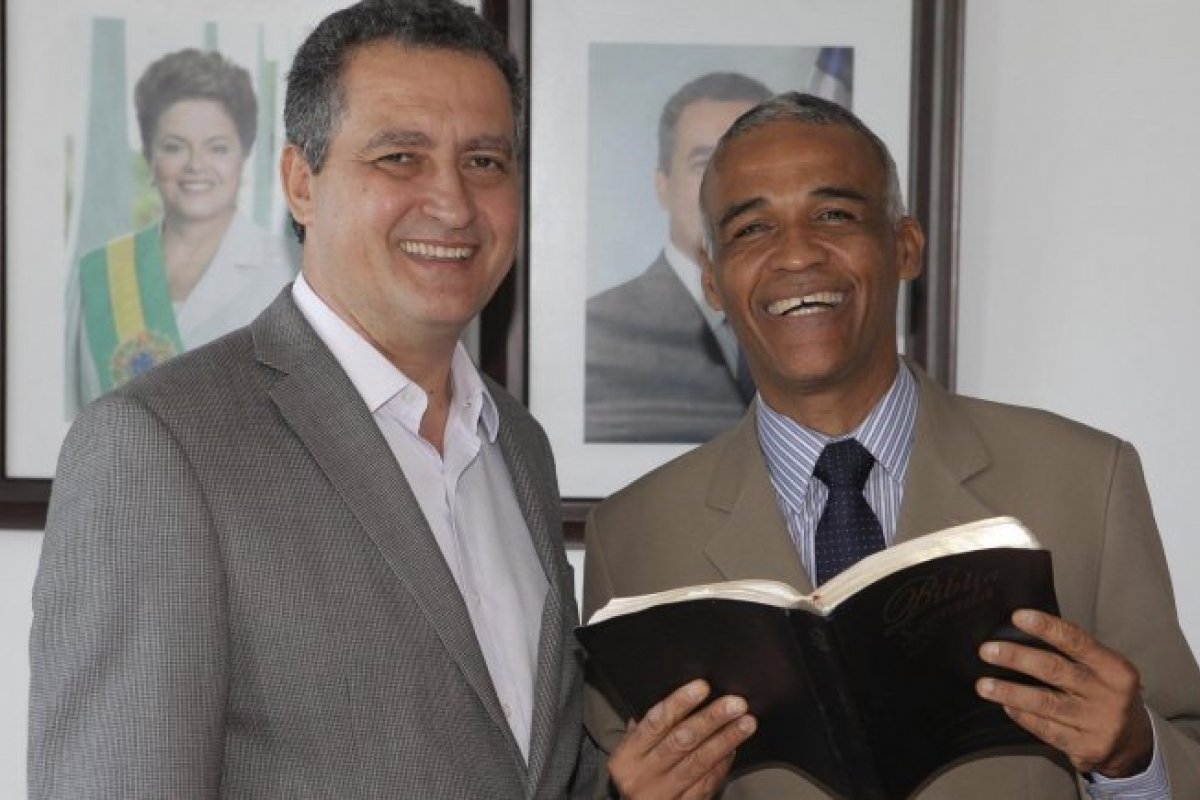 Isidório sobre respiradores: “É mais fácil me encontrar envolvido do que Rui”