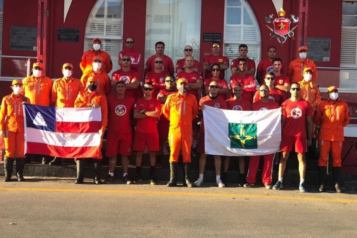 Bombeiros do DF encerram trabalho de resgate às vítimas de enchentes na Bahia
