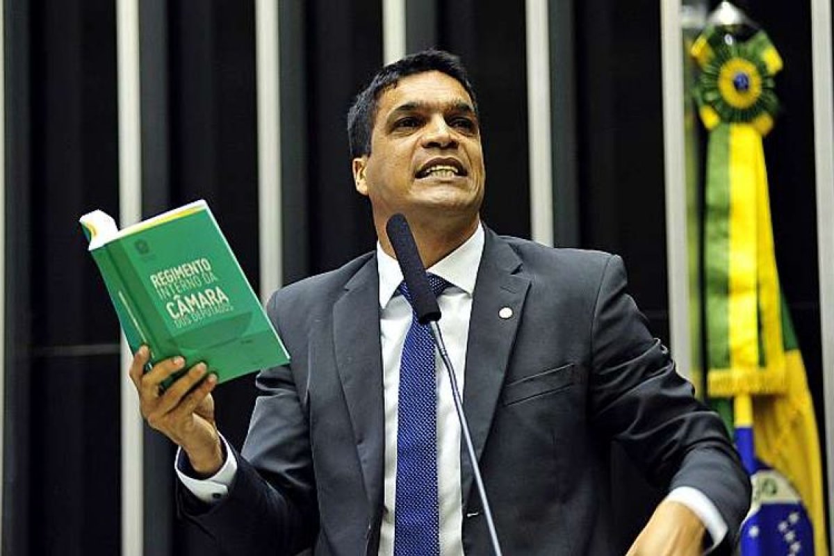 “Espetáculo da maçonaria e da nova ordem mundial”, diz Daciolo sobre facada em Bolsonaro