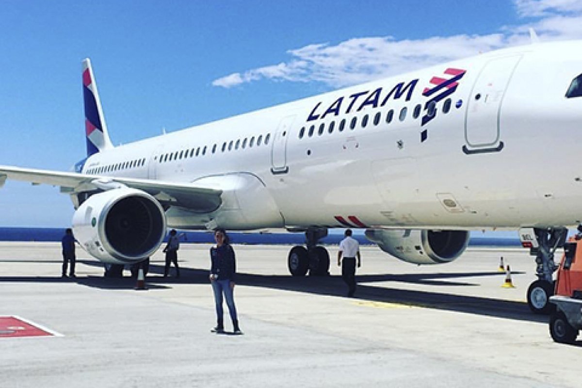 Latam registra aumento de 64% dos passageiros transportados em dezembro de 2021