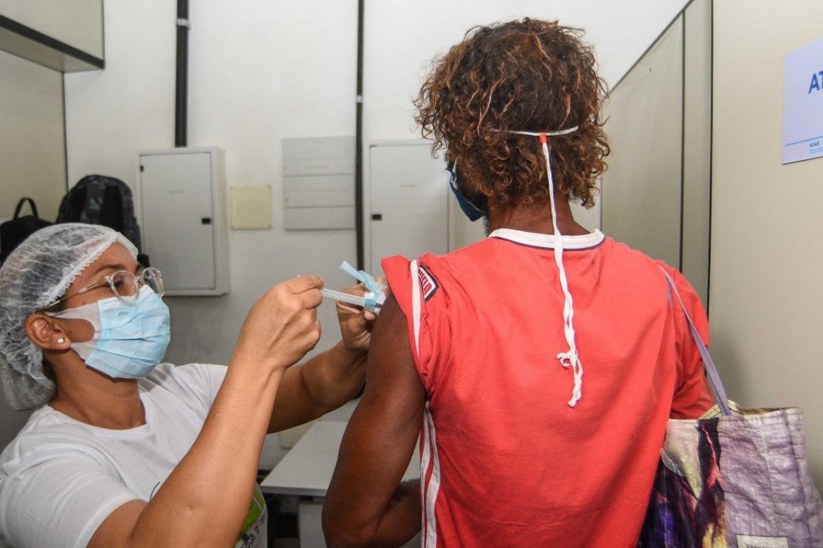 População em situação de rua de Salvador vai receber dose de reforço nesta quarta (5)