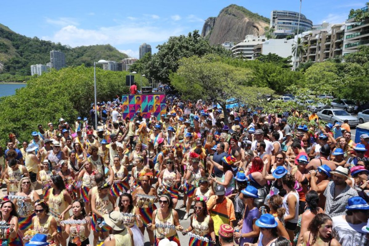 Paes anuncia cancelamento do Carnaval de rua do Rio de Janeiro em 2022
