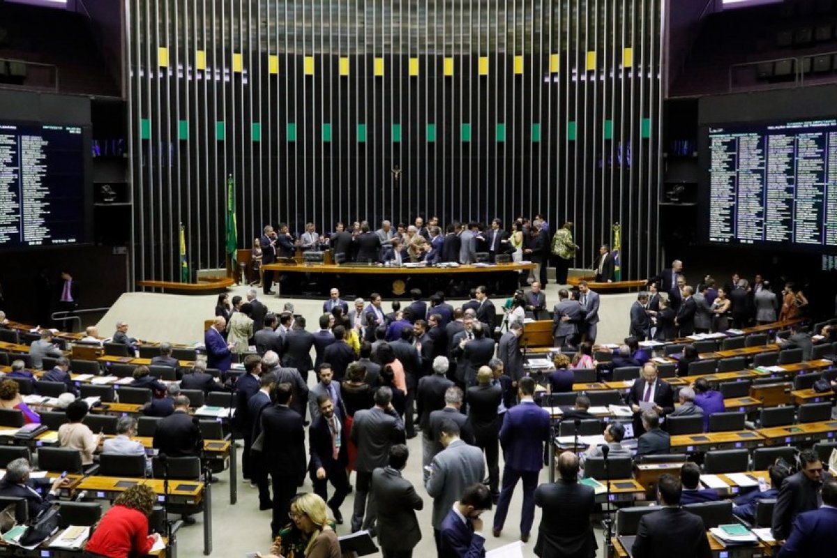 Em 1º turno, Câmara aprova PEC que cria polícias penais