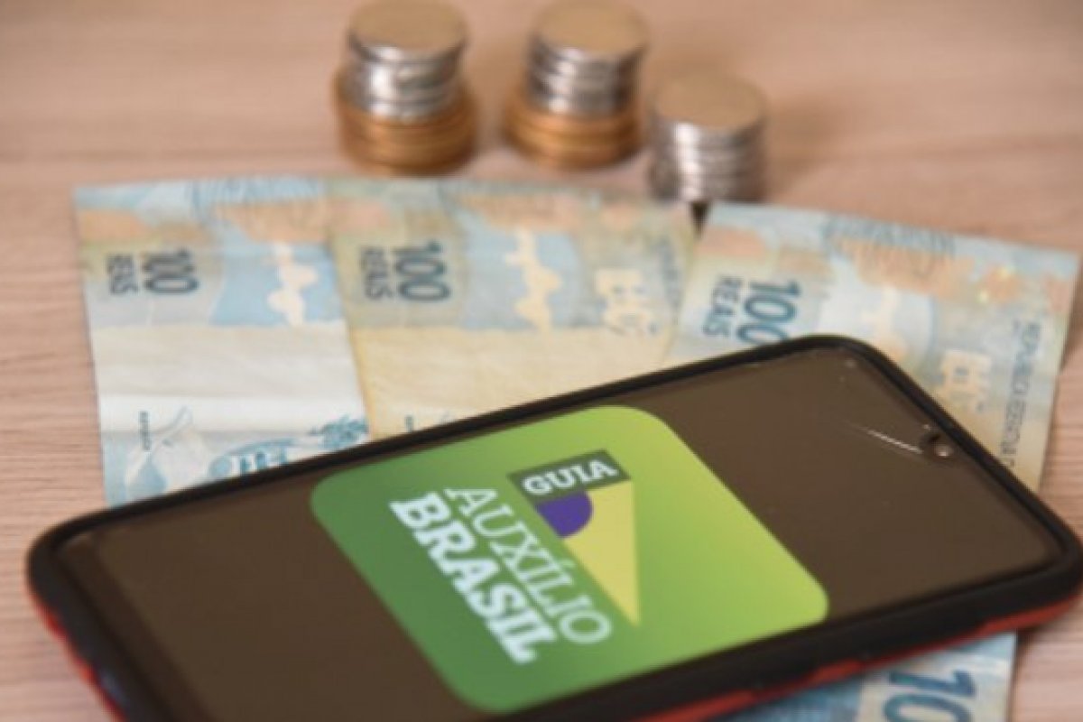 Ministério da Cidadania afirma ter zerado fila de espera do Auxílio Brasil