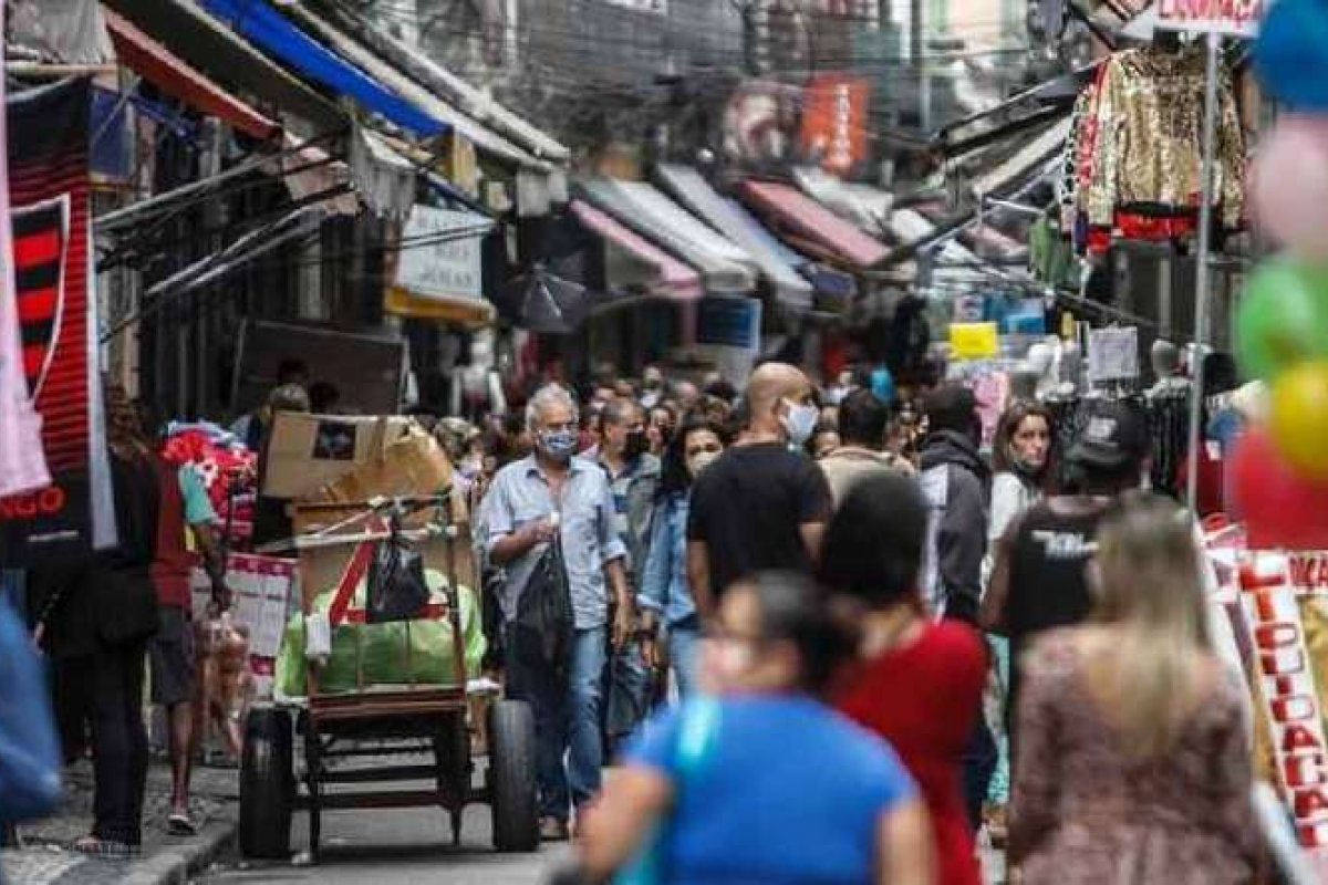 Intenção de consumo dos brasileiros em 2021 é a menor da história